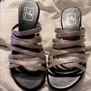 Nina Ricci gold strapped slides/ sandals euc